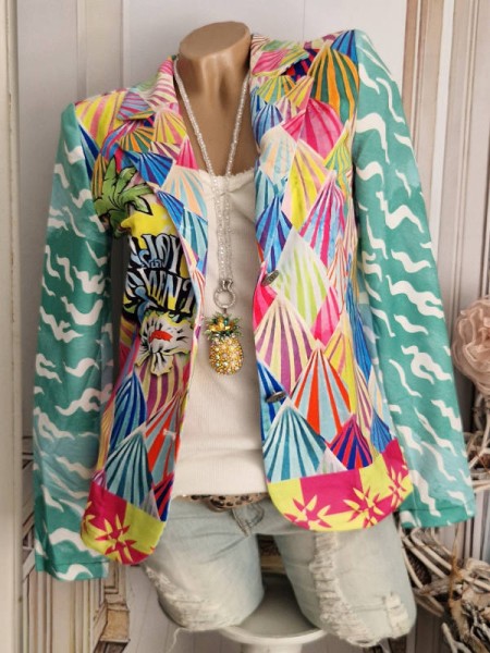 Blazer M 38 MISSY Kurzblazer Cool bunt Palme Blüte Letterprint Nieten Neu