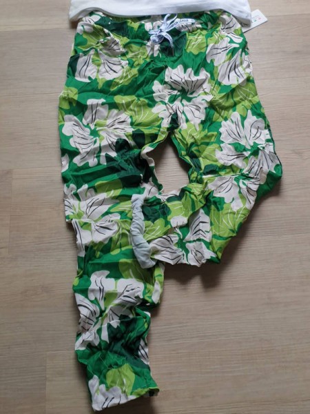 Made in Italy Joggpants Baggy Tunnelzug Hose 38-42 grün weiss floral gemustert