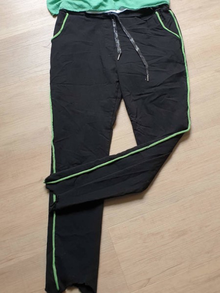 Joggpant Hose 36-42 Made in Italy franselige cropped schwarz apfelgrün