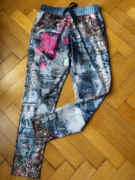 Hose M 38 Joggpants MISSY Jeansoptik rosa pink Ketten Graffiti Print Glitzernieten Neu